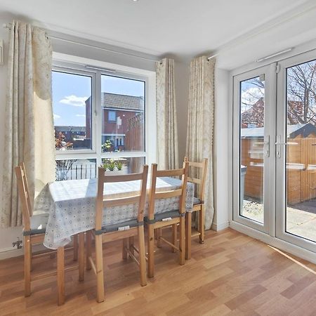 The Metcombe - Holiday Home With Free Parking 10 Minutes Walk To Etihad Stadium & Coop Live Arena Manchester Esterno foto
