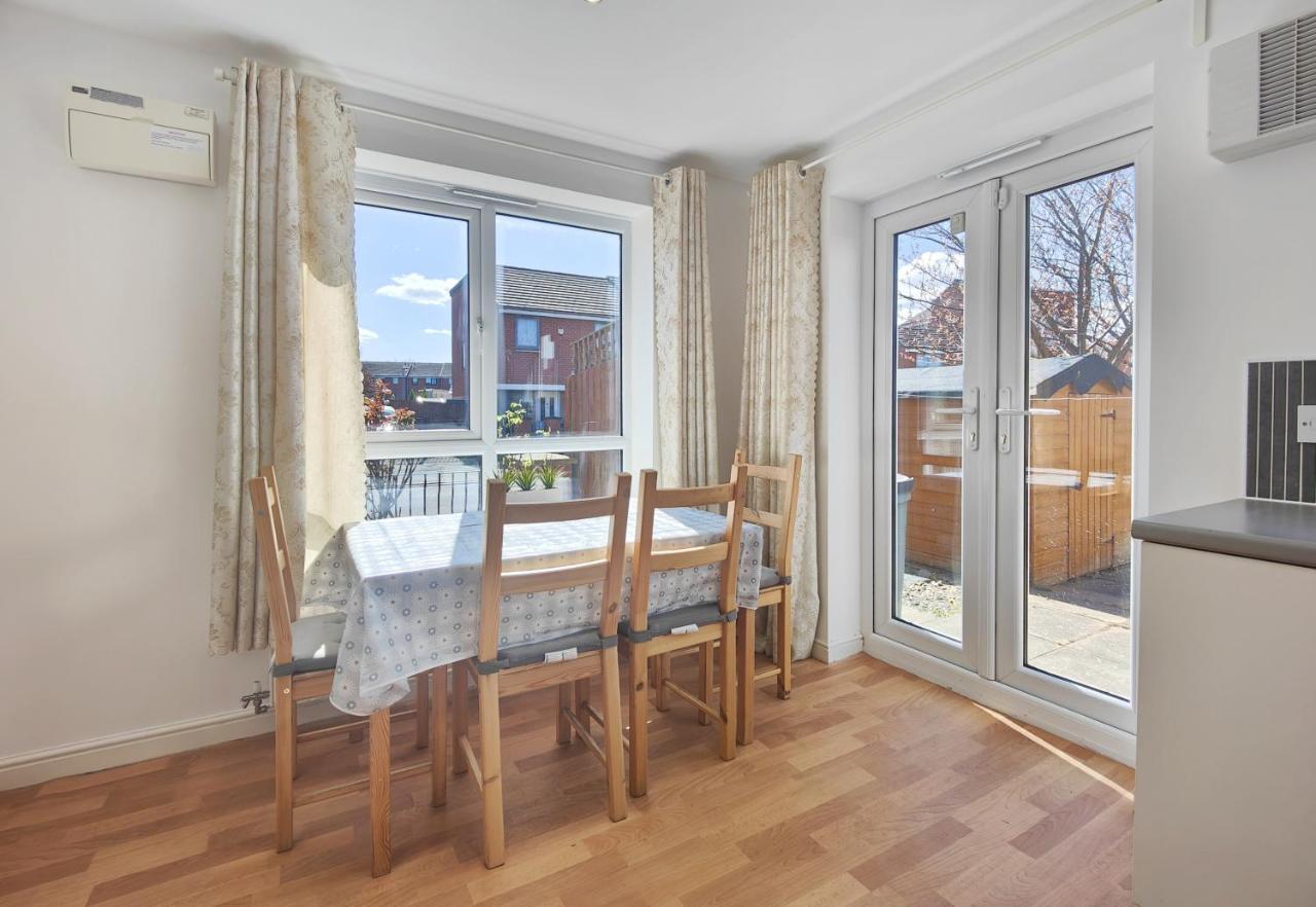 The Metcombe - Holiday Home With Free Parking 10 Minutes Walk To Etihad Stadium & Coop Live Arena Manchester Esterno foto