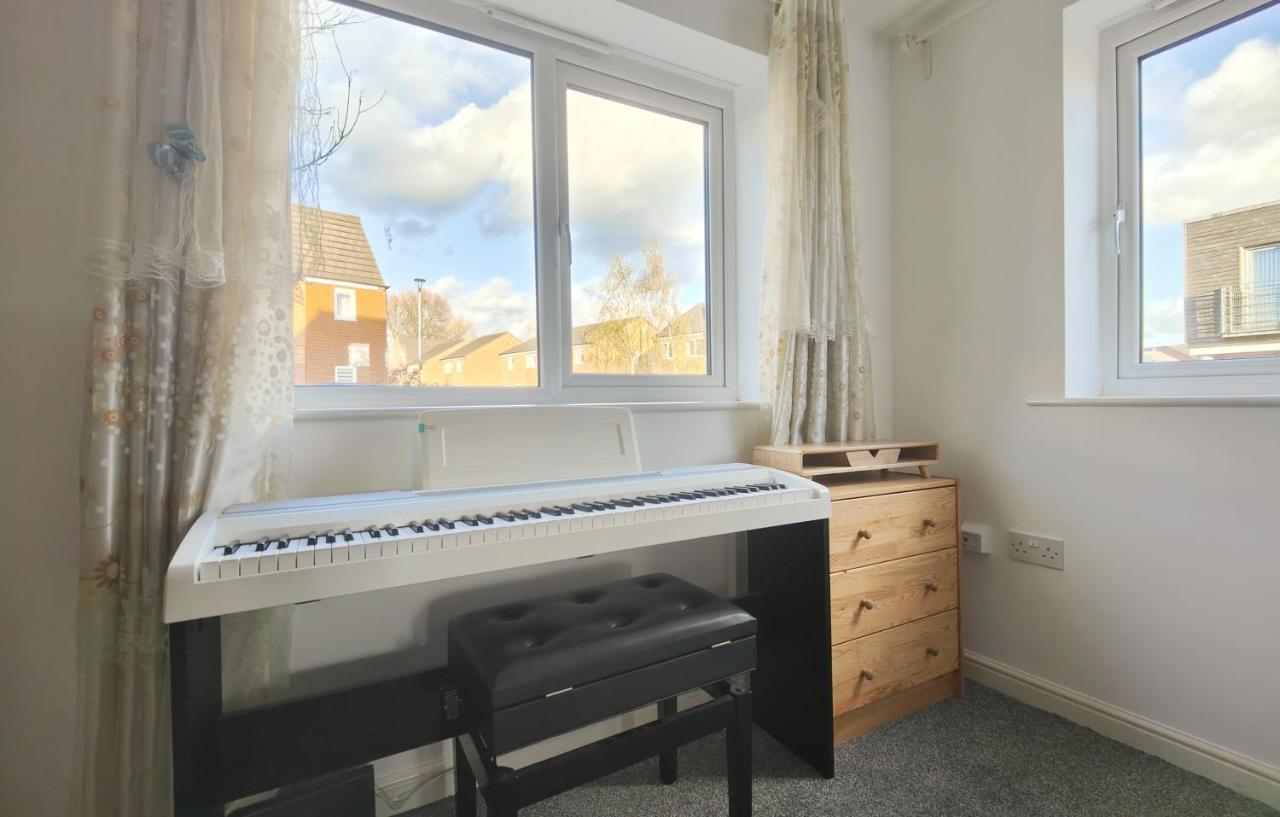 The Metcombe - Holiday Home With Free Parking 10 Minutes Walk To Etihad Stadium & Coop Live Arena Manchester Esterno foto