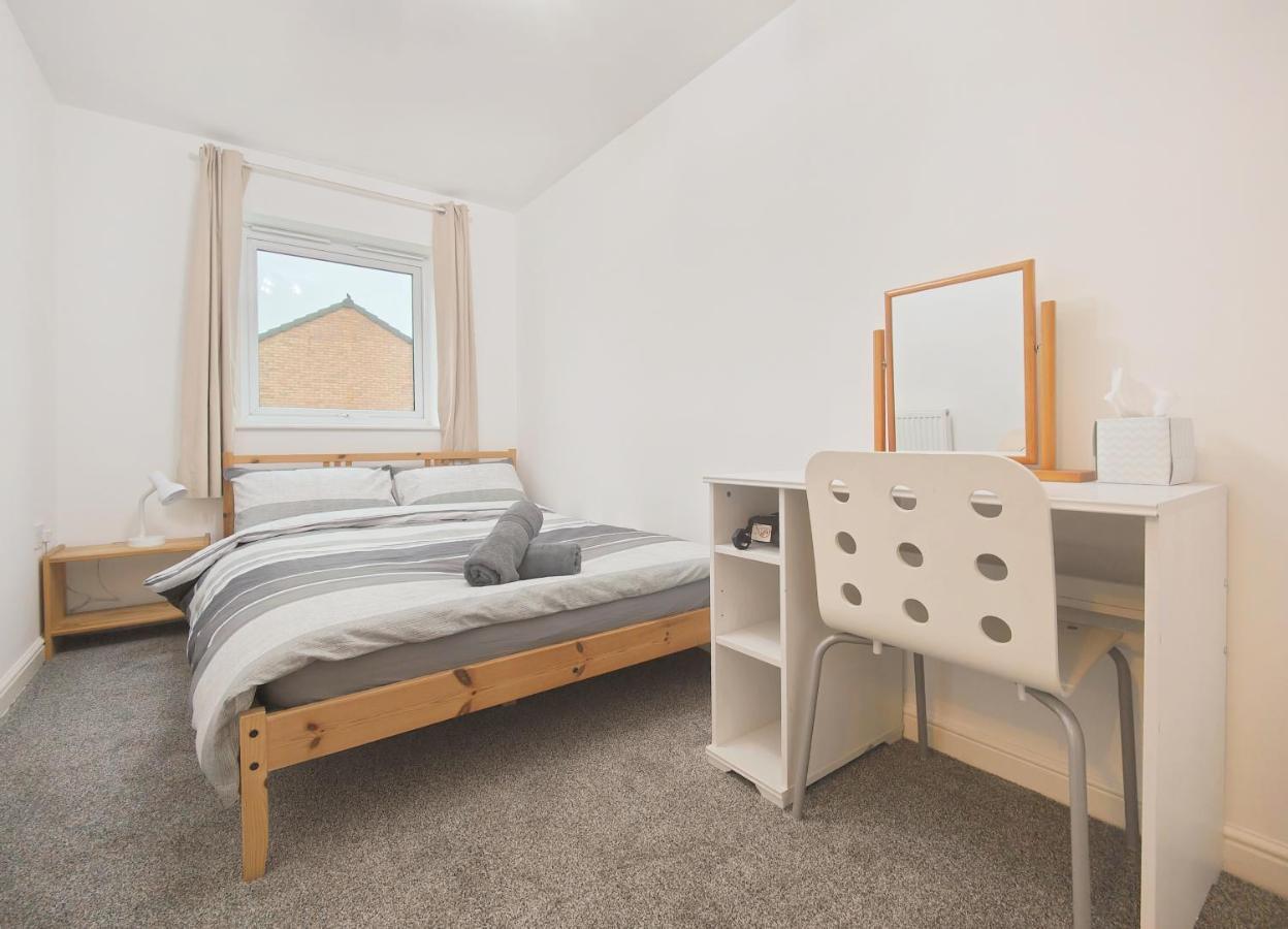 The Metcombe - Holiday Home With Free Parking 10 Minutes Walk To Etihad Stadium & Coop Live Arena Manchester Esterno foto